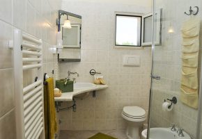 appartamento-superior-bagno-tenuta-barco-di-emera-salento-puglia-italy